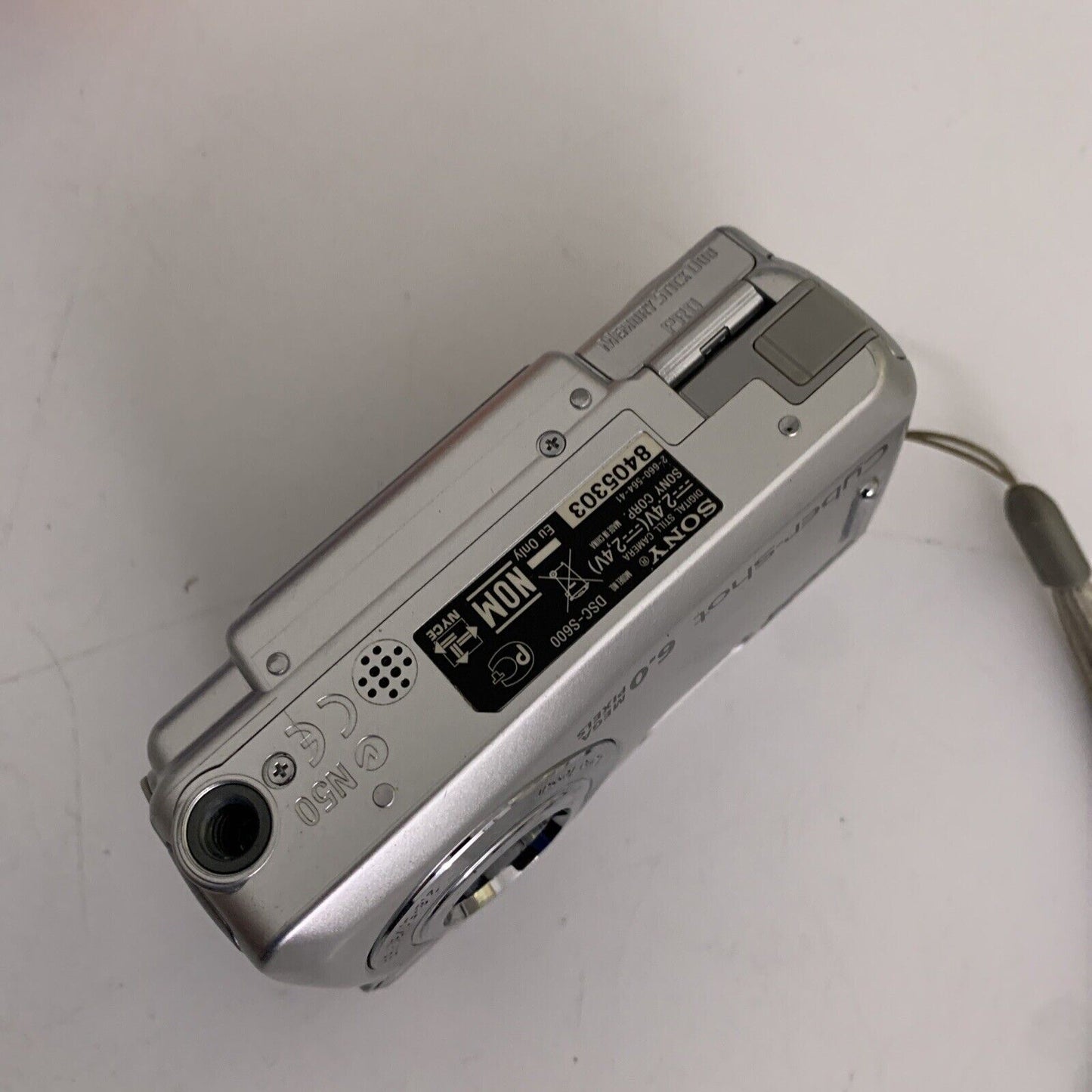 Sony Cyber-Shot DSC-S600 Digital Camera 6 MP 3x Optical Zoom