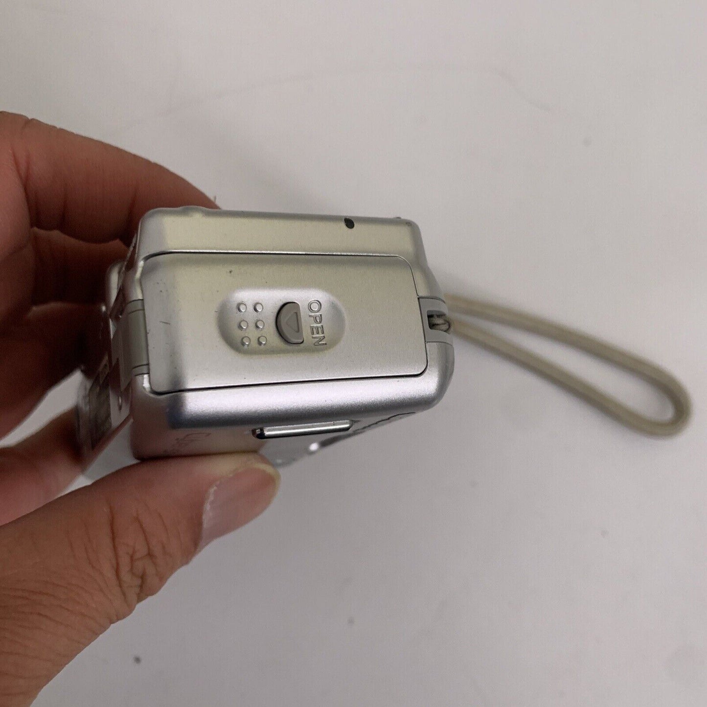 Sony Cyber-Shot DSC-S600 Digital Camera 6 MP 3x Optical Zoom