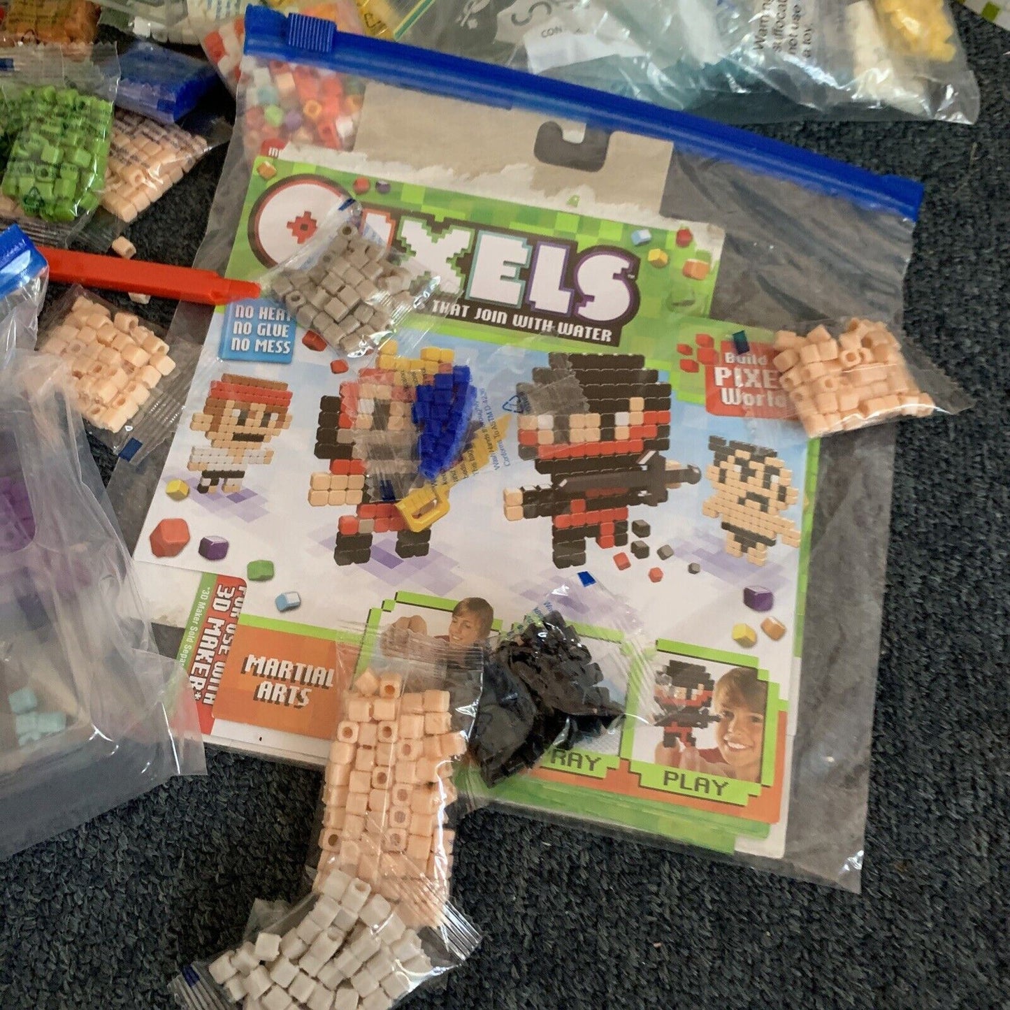 Qixels 3D Maker with Extra Qixels