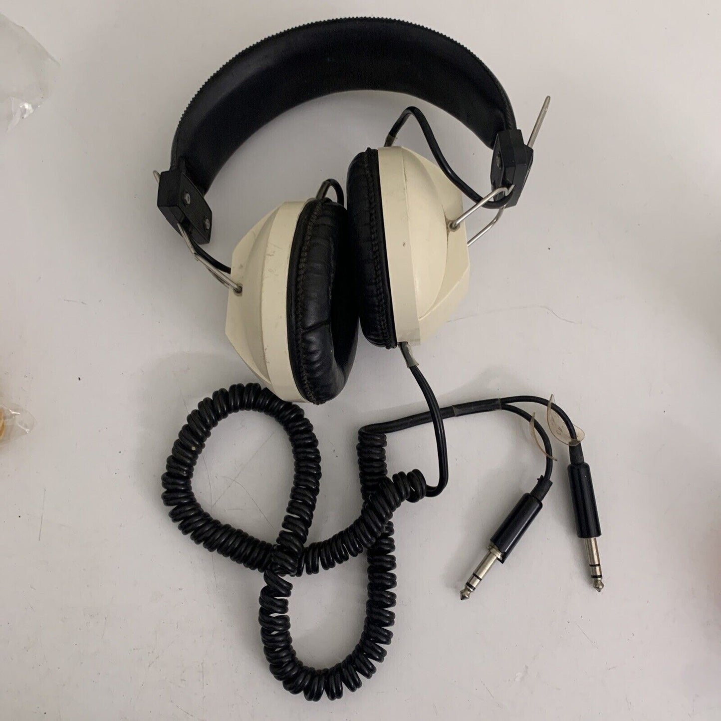 Vintage Hosiden Dynamic Stereo Headphones DH-42H-Q 2x 1/4" jack Made in Japan 8Ω