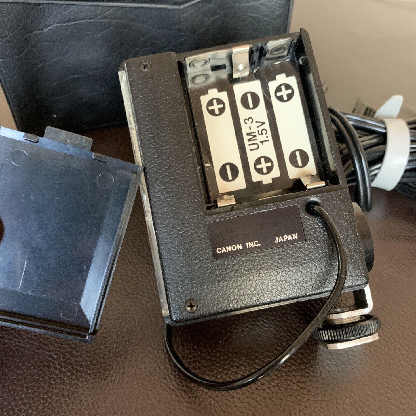 Vintage Canon Speedlite 102 Flash Electronic with Case Made in Japan