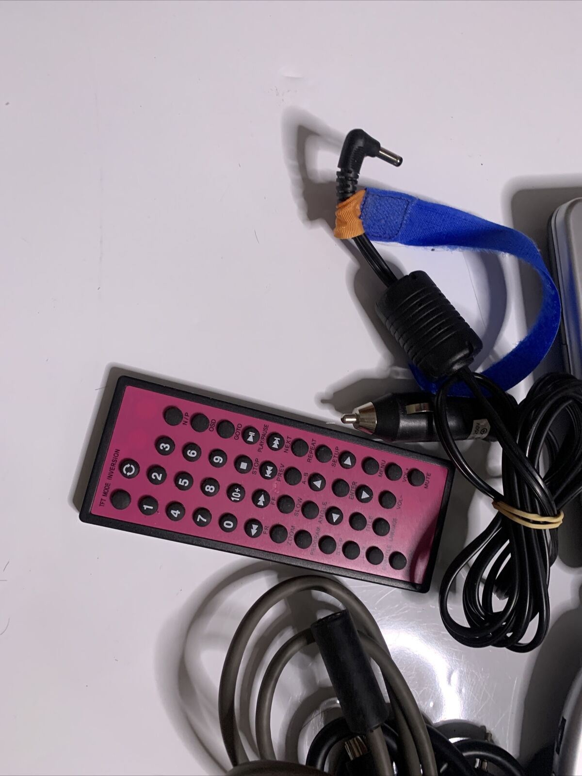 AWA DVD player Dual Screen *For parts or repair