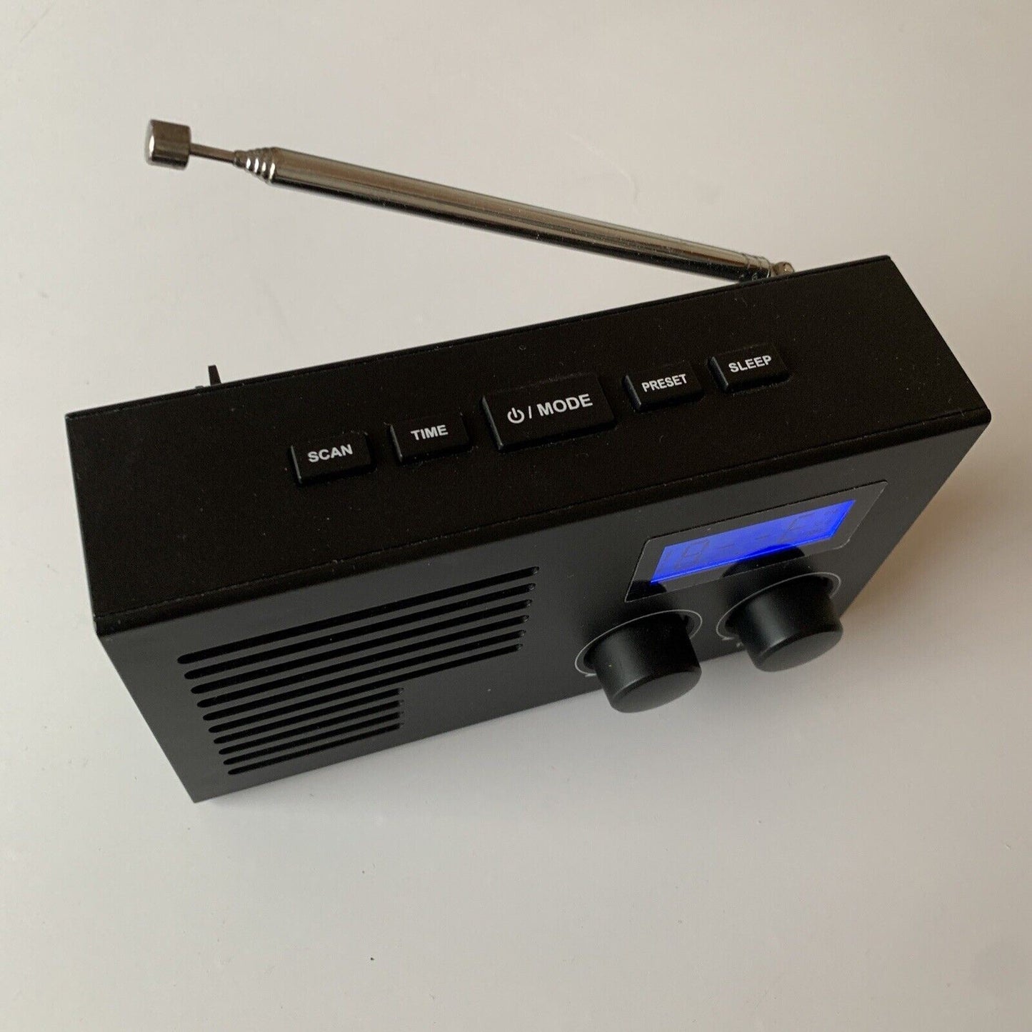 Anko Portable FM/AM Radio JR-61H760 with Built-in Speaker