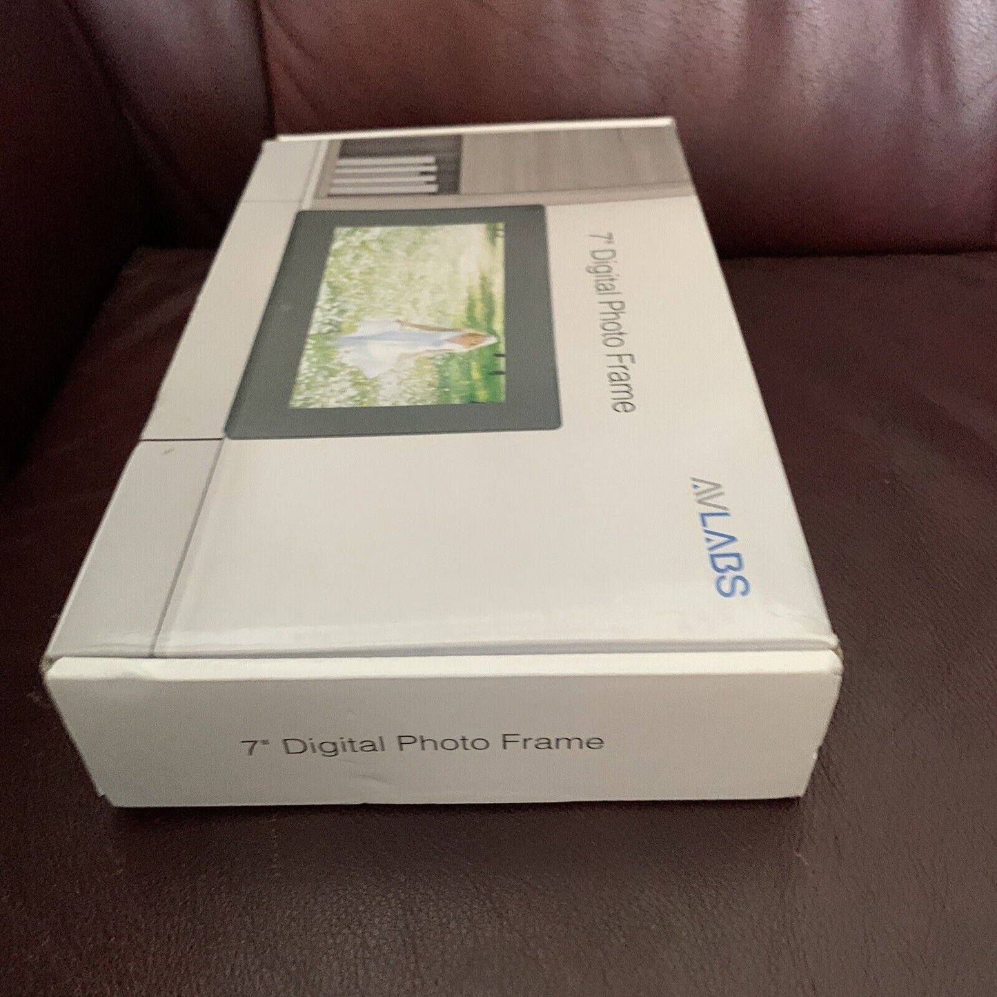 AV Labs 7" Digital Photo Frame with 3-in-1 Card Reader & USB NEW