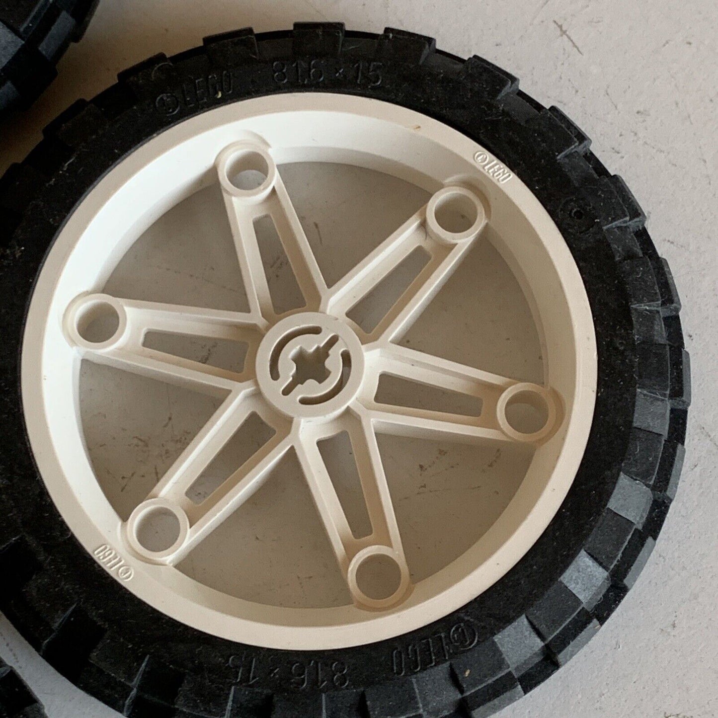 LEGO Wheel 81.6 x 15 Tyre 2902 White Rim 2903 Motorbike Technic Mindstorm x4
