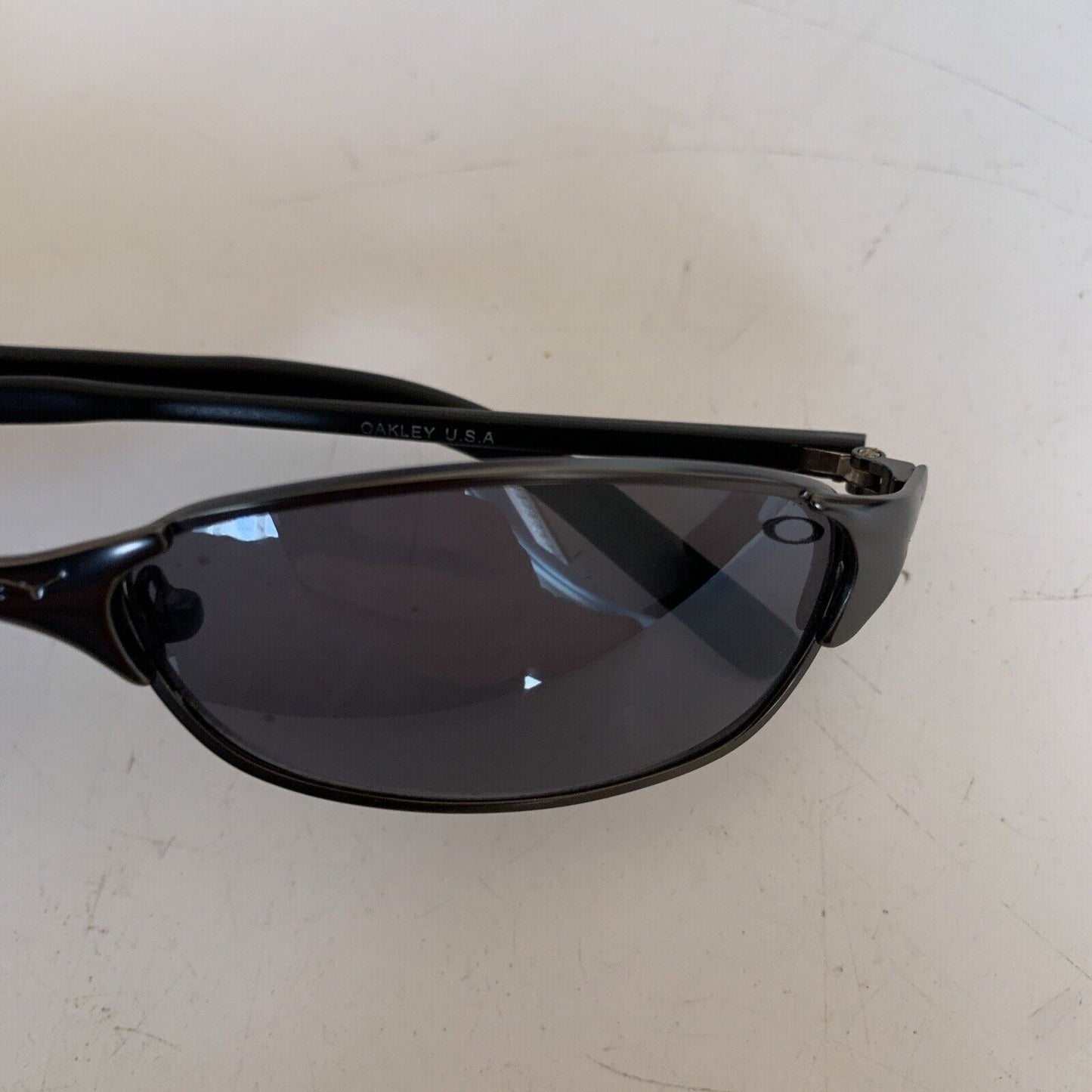 Oakley Sunglasses 43-O *Missing Left Nose Pad
