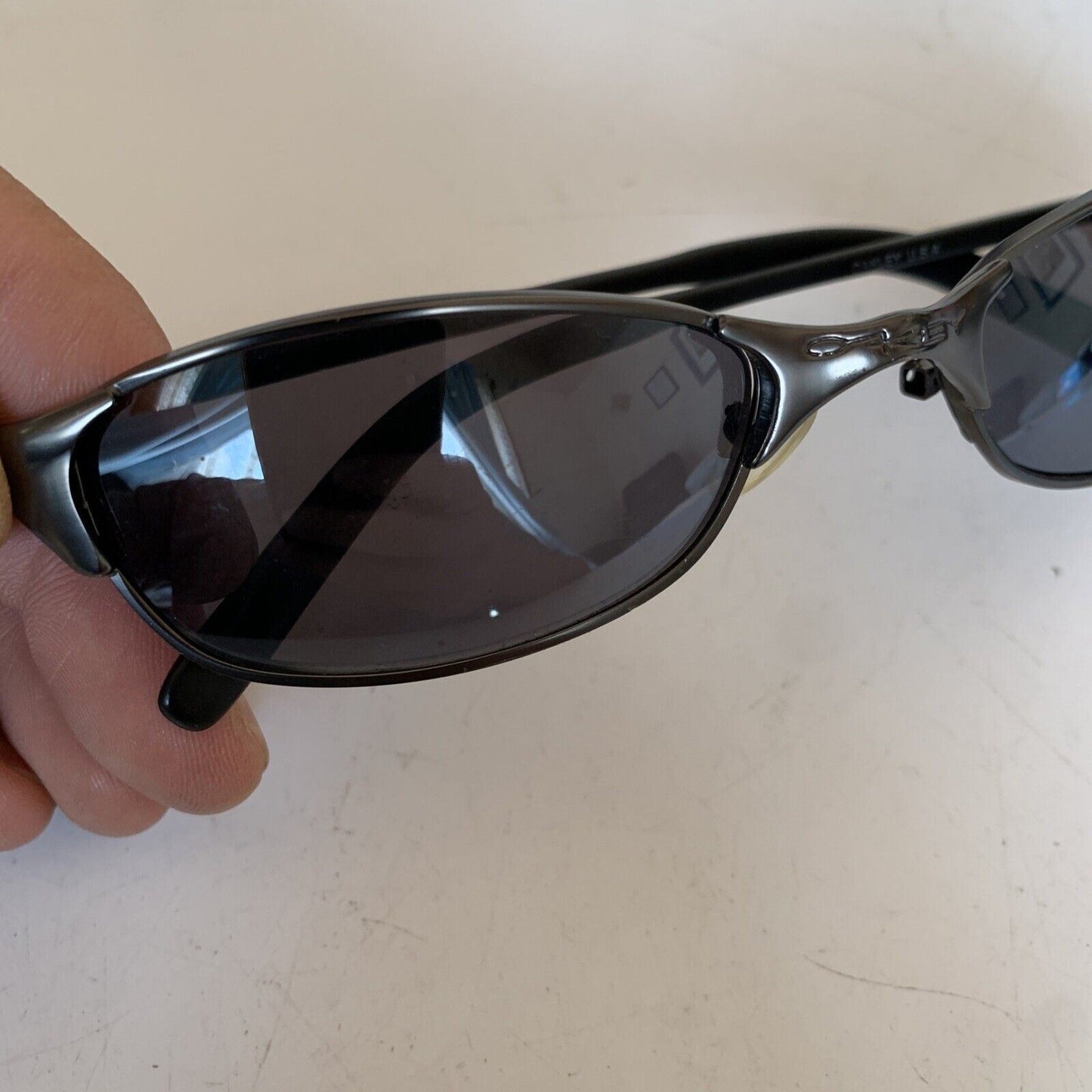 Oakley Sunglasses 43-O *Missing Left Nose Pad