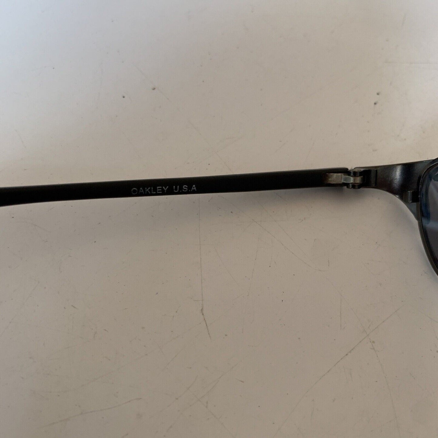 Oakley Sunglasses 43-O *Missing Left Nose Pad