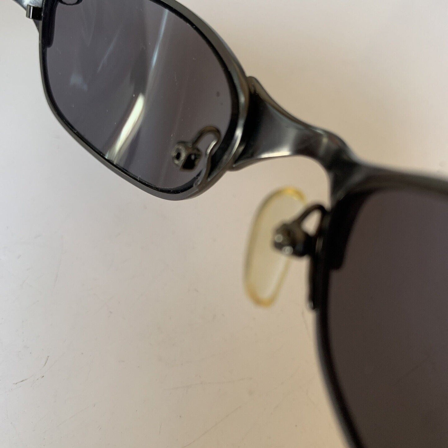 Oakley Sunglasses 43-O *Missing Left Nose Pad