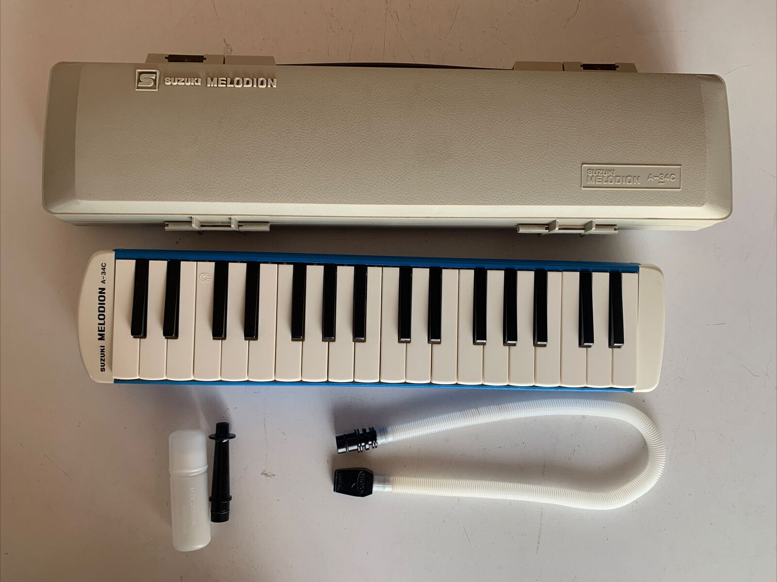 Suzuki Melodion A-34C with Carry Case – Retro Unit