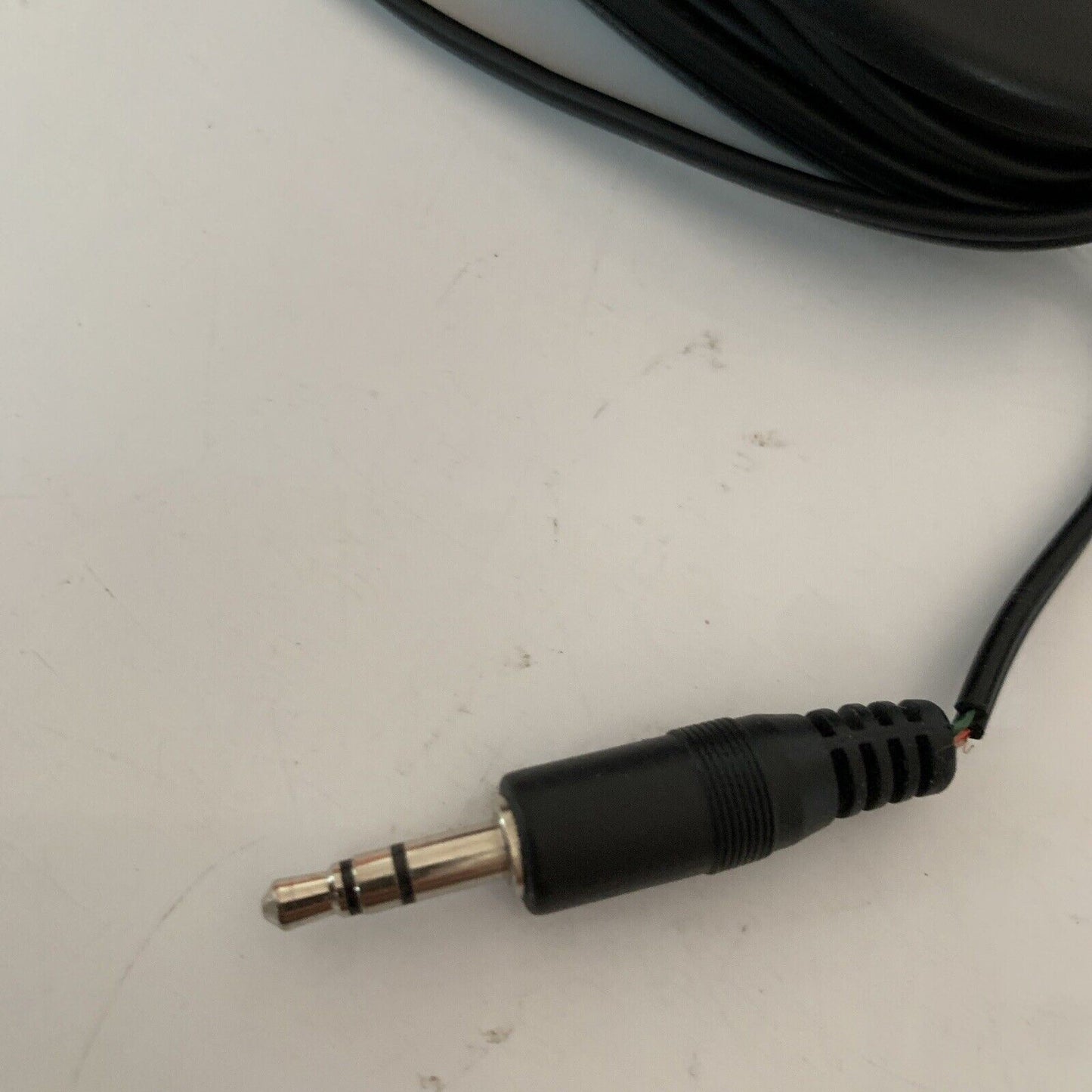 Sennheiser HD 202 Professional Headphones *Wire Broken But In Working Order