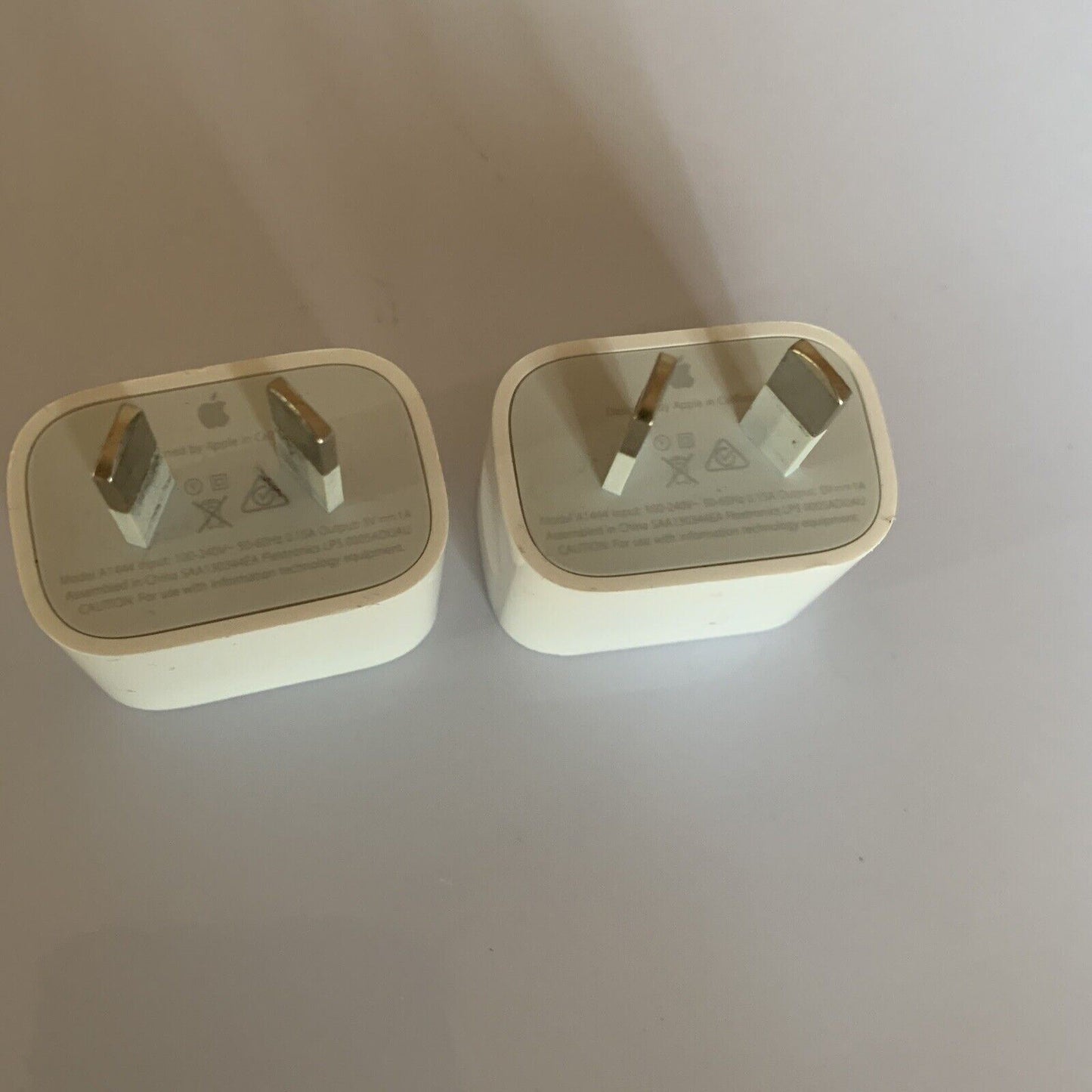2x Genuine Apple A1444 5W USB Power Adapter Wall Charger - White