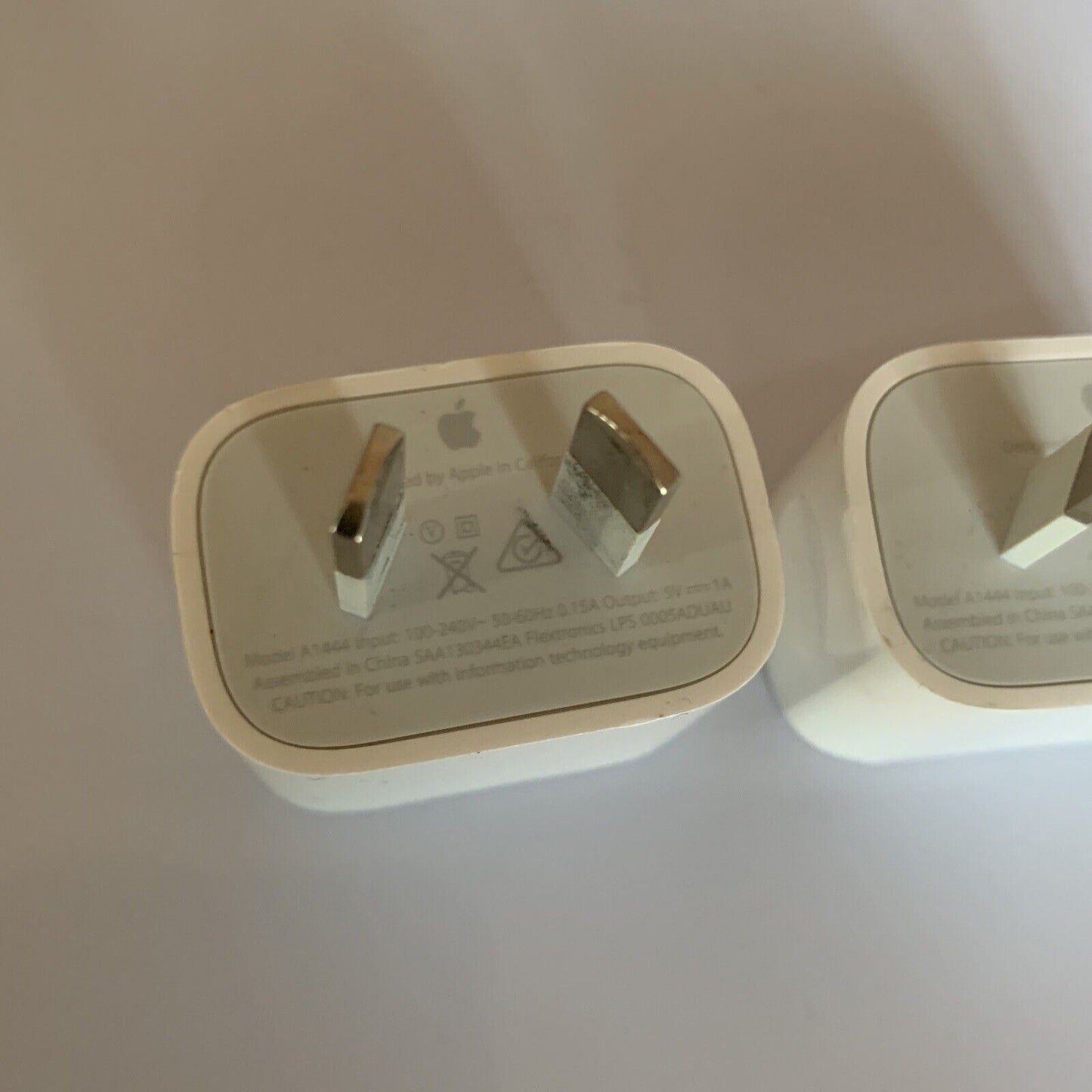 2x Genuine Apple A1444 5W USB Power Adapter Wall Charger - White