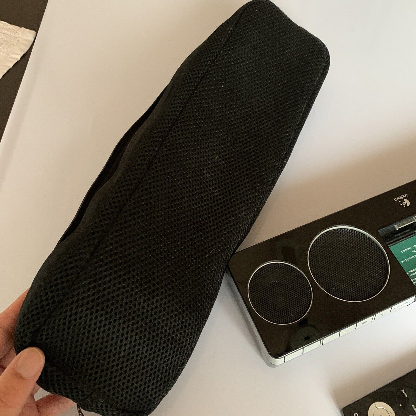 Logitech Pure-Fi Anywhere 2 Speaker iPod/iPhone 30 Pin 3.5mm Incl Case + Remote