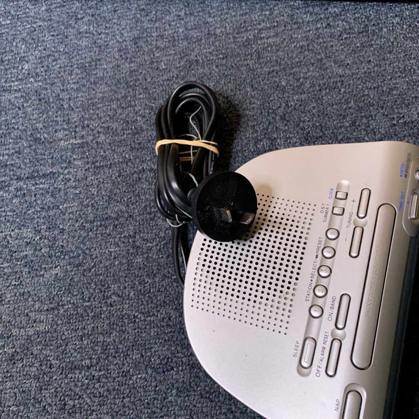 Sony Dream Machine FM/AM Dual Alarm Clock Radio ICF-C273