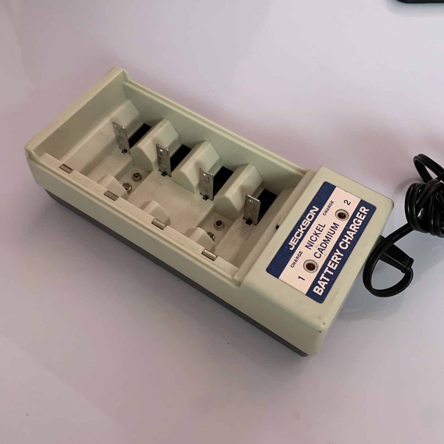 Nickel Cadmium Battery Charger Jeckson AA AAA C D 9V 21-2424-03