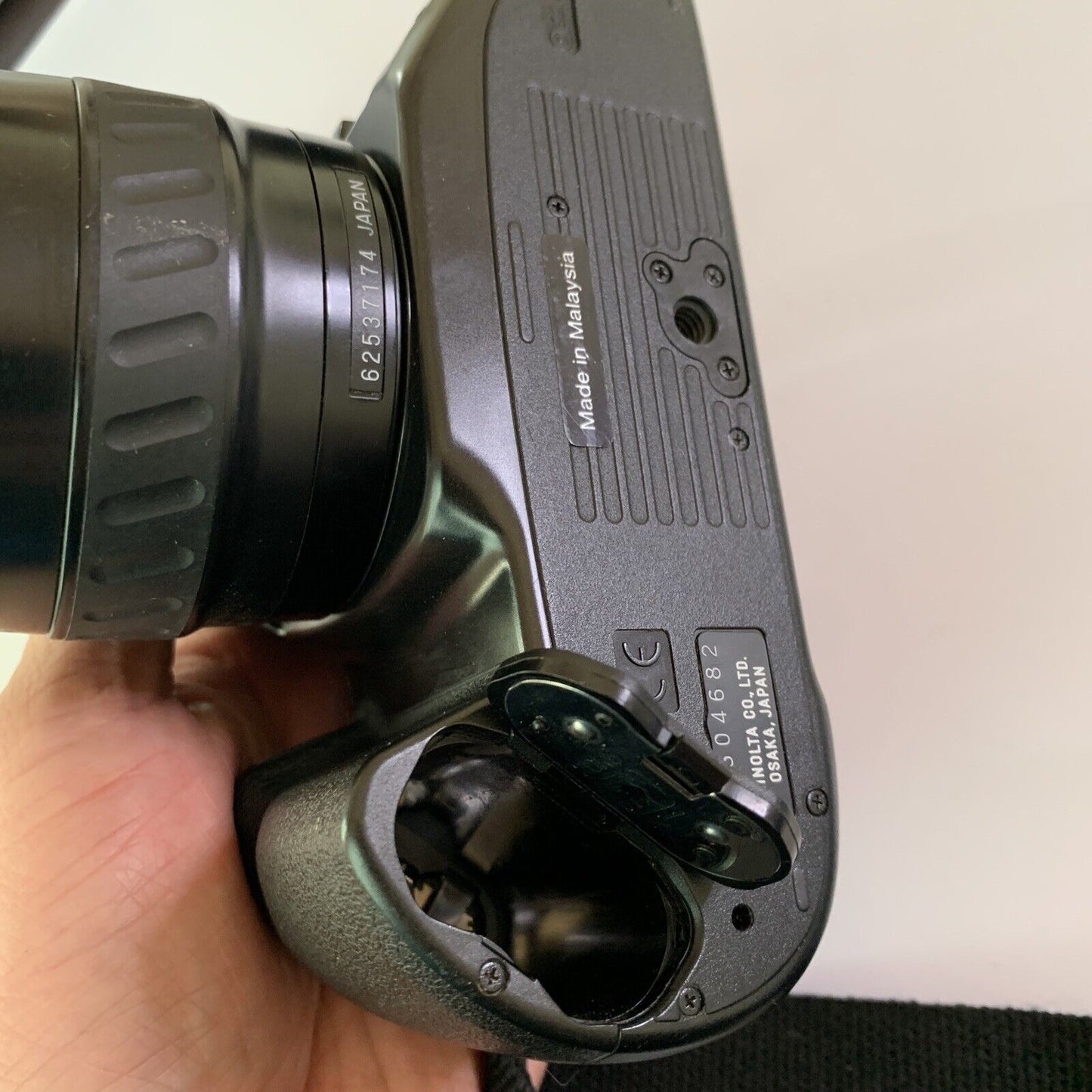 Minolta Dynax 300si 35mm SLR Film Camera 35-70mm AF Zoom Lens