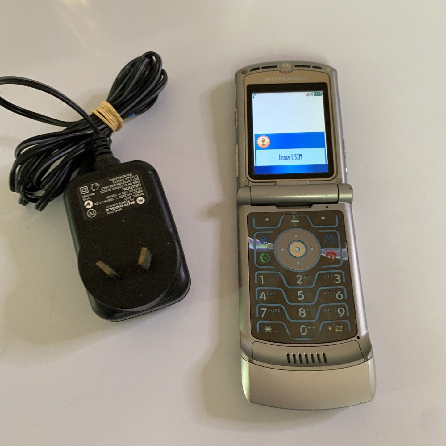 Motorola RAZR V3 Mobile Phone 2G Network Locked to Optus