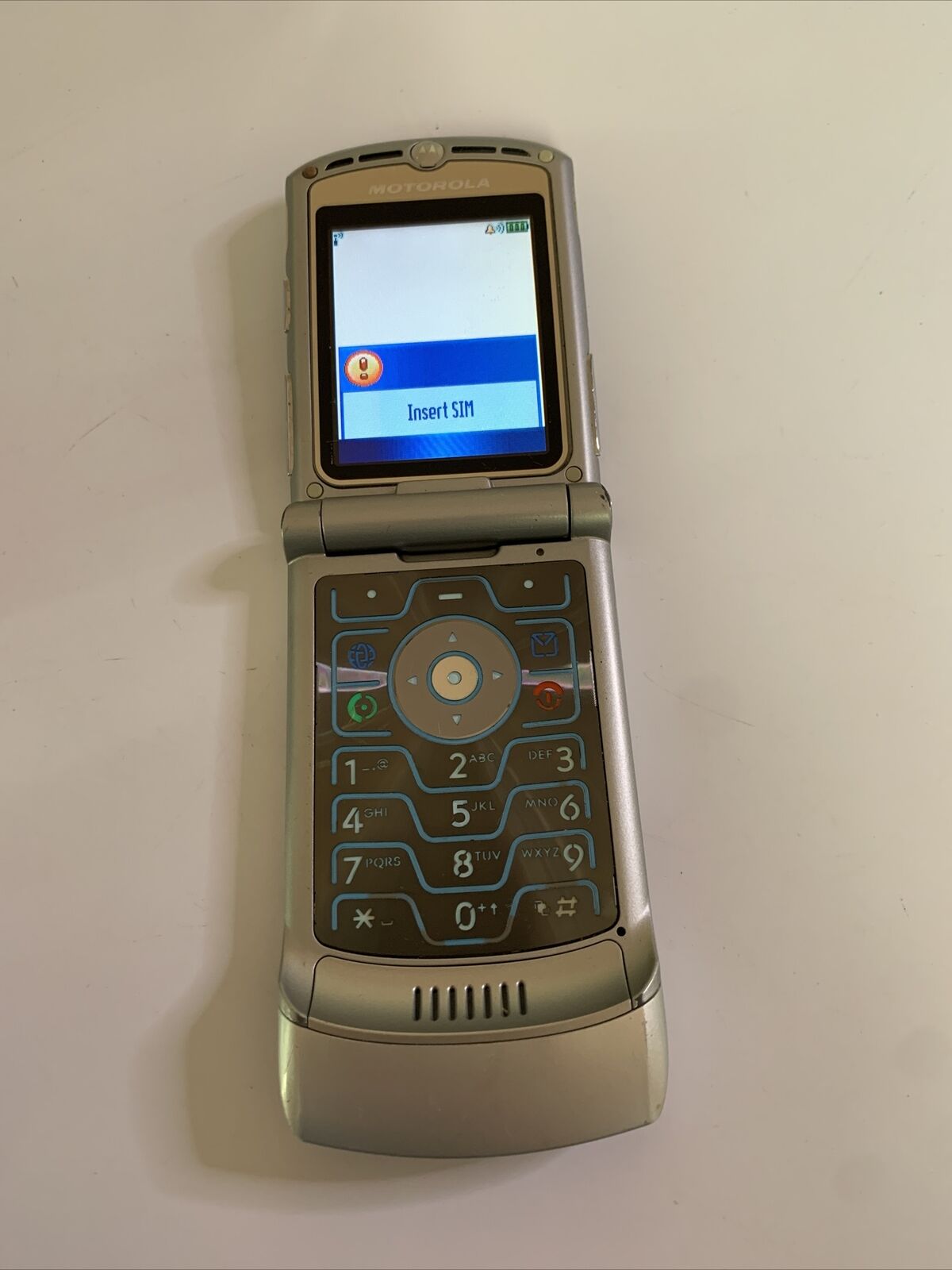 Motorola RAZR V3 Mobile Phone 2G Network Locked to Optus