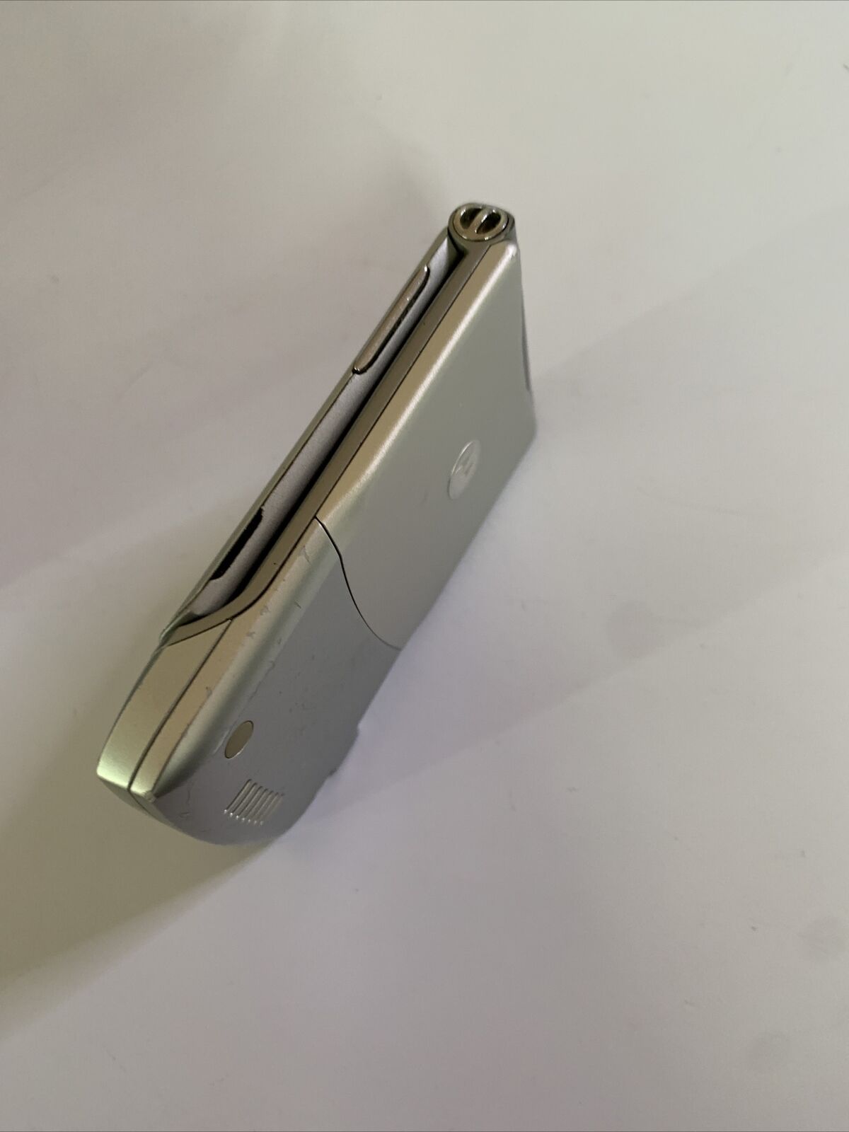 Motorola RAZR V3 Mobile Phone 2G Network Locked to Optus