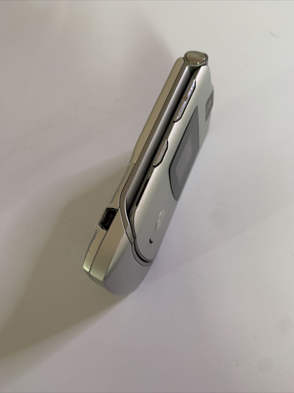 Motorola RAZR V3 Mobile Phone 2G Network Locked to Optus