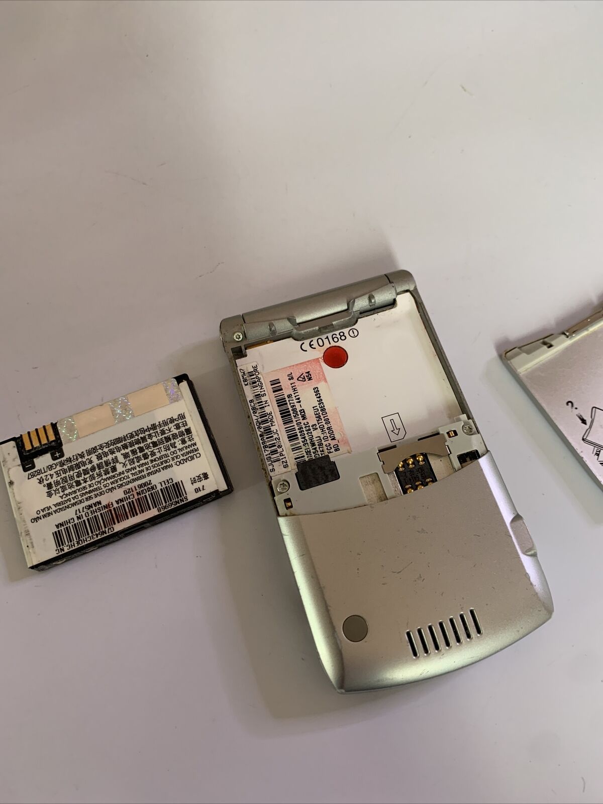 Motorola RAZR V3 Mobile Phone 2G Network Locked to Optus