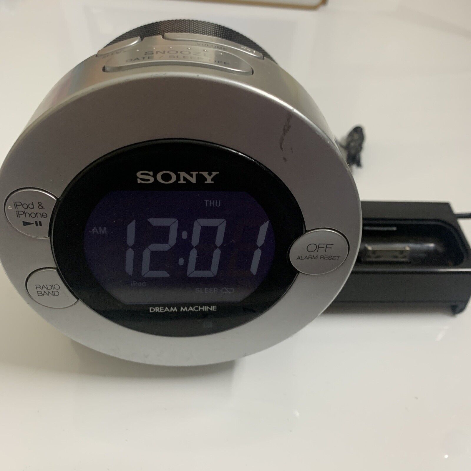 Sony Dream Machine Radio Alarm Clock ICFC7iP with 30pin iPod Dock