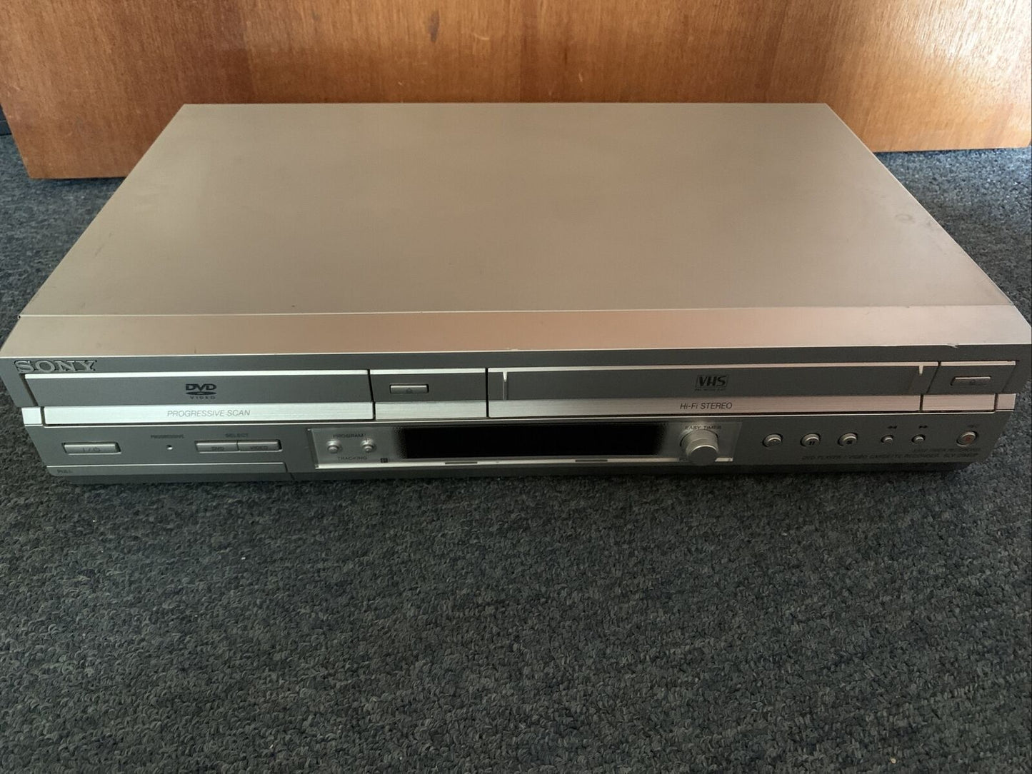 Sony DVD VHS Player Recorder SLV-D940 PAL/NTSC *VHS Not working for parts repair