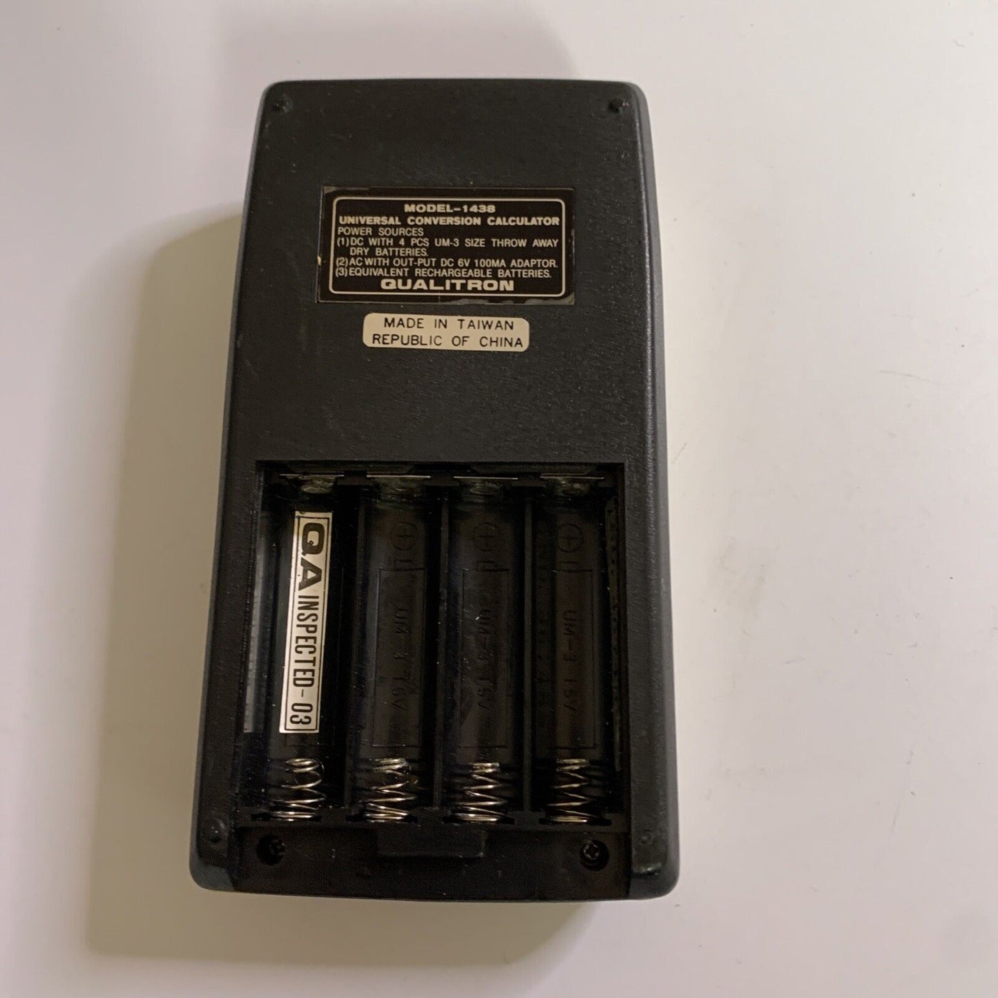 Qualitron Universal Conversion Calculator 1975 Model 1438 *missing Battery Lid