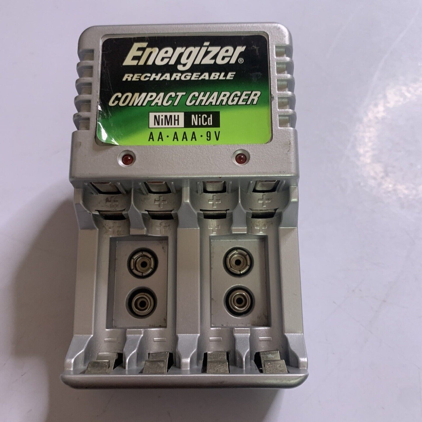 Energizer Rechargeable Compact Charger NiMH NiCd AA AAA 9V CHM4AA