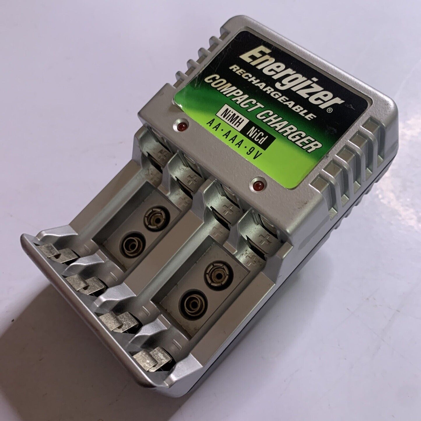 Energizer Rechargeable Compact Charger NiMH NiCd AA AAA 9V CHM4AA