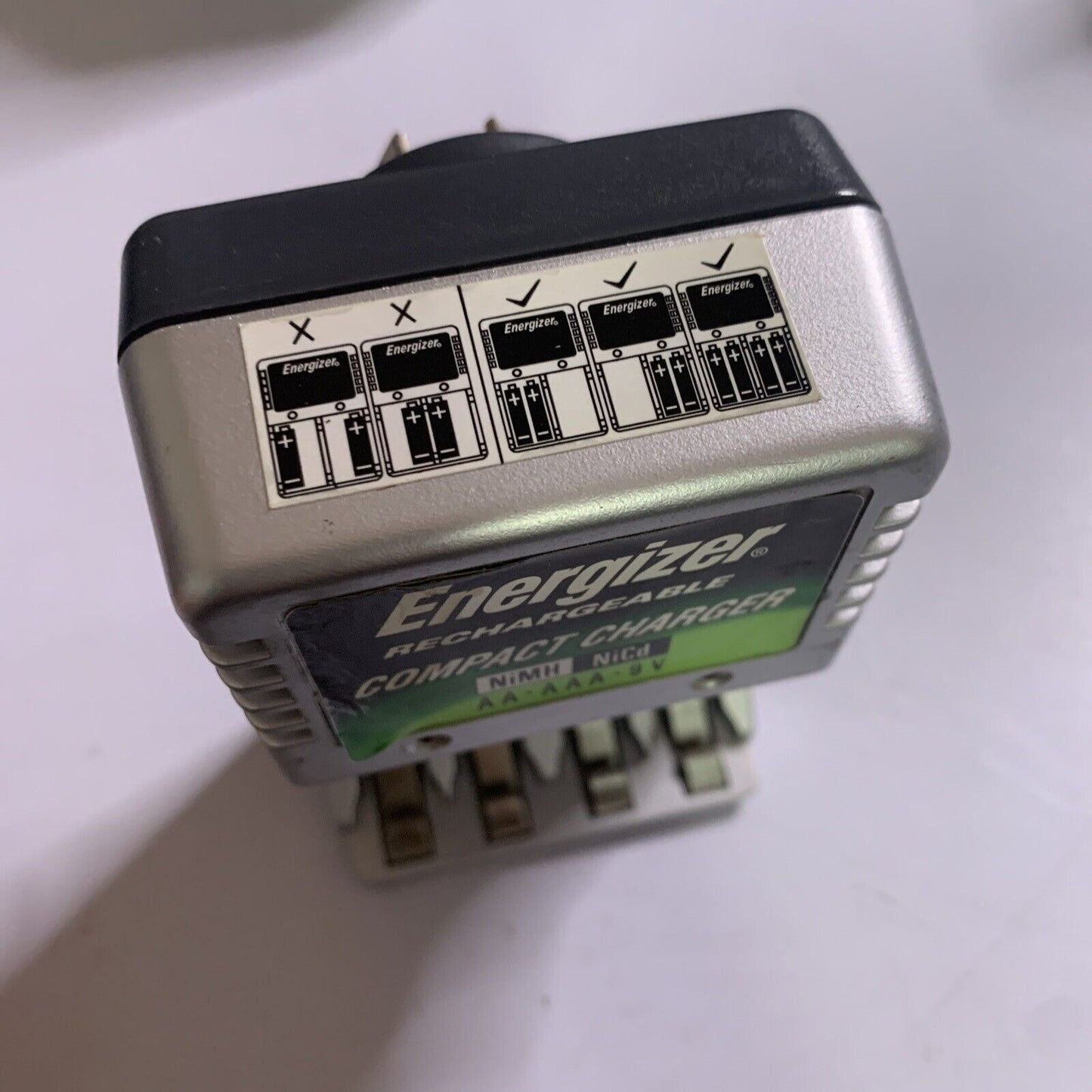 Energizer Rechargeable Compact Charger NiMH NiCd AA AAA 9V CHM4AA