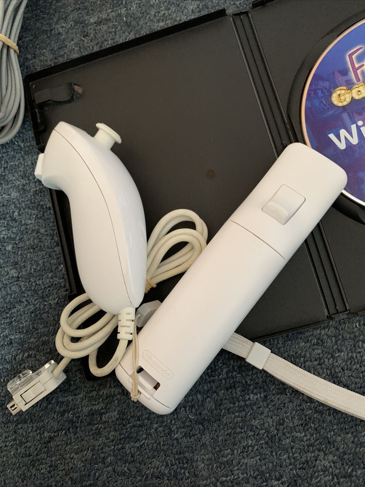 Nintendo Wii PAL Console + 1 Game Bundle with Wii Remote and Nunchuck
