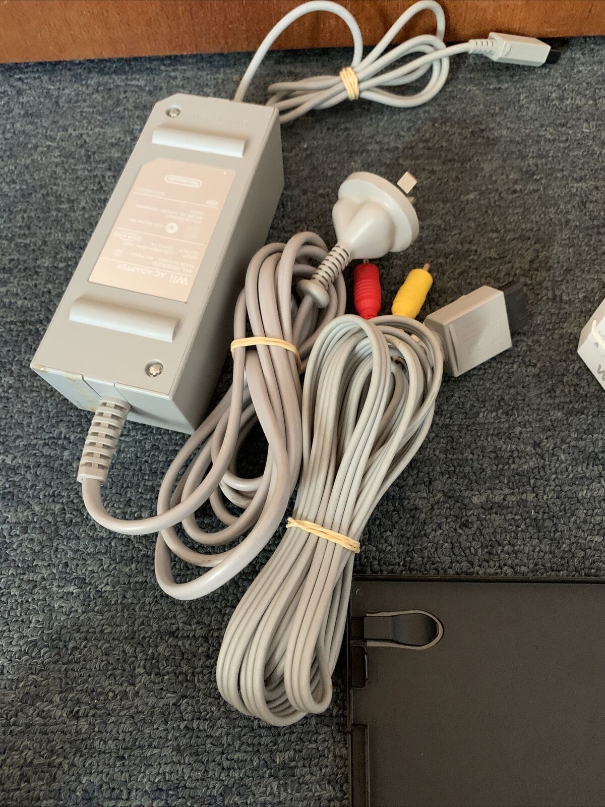 Nintendo Wii PAL Console + 1 Game Bundle with Wii Remote and Nunchuck