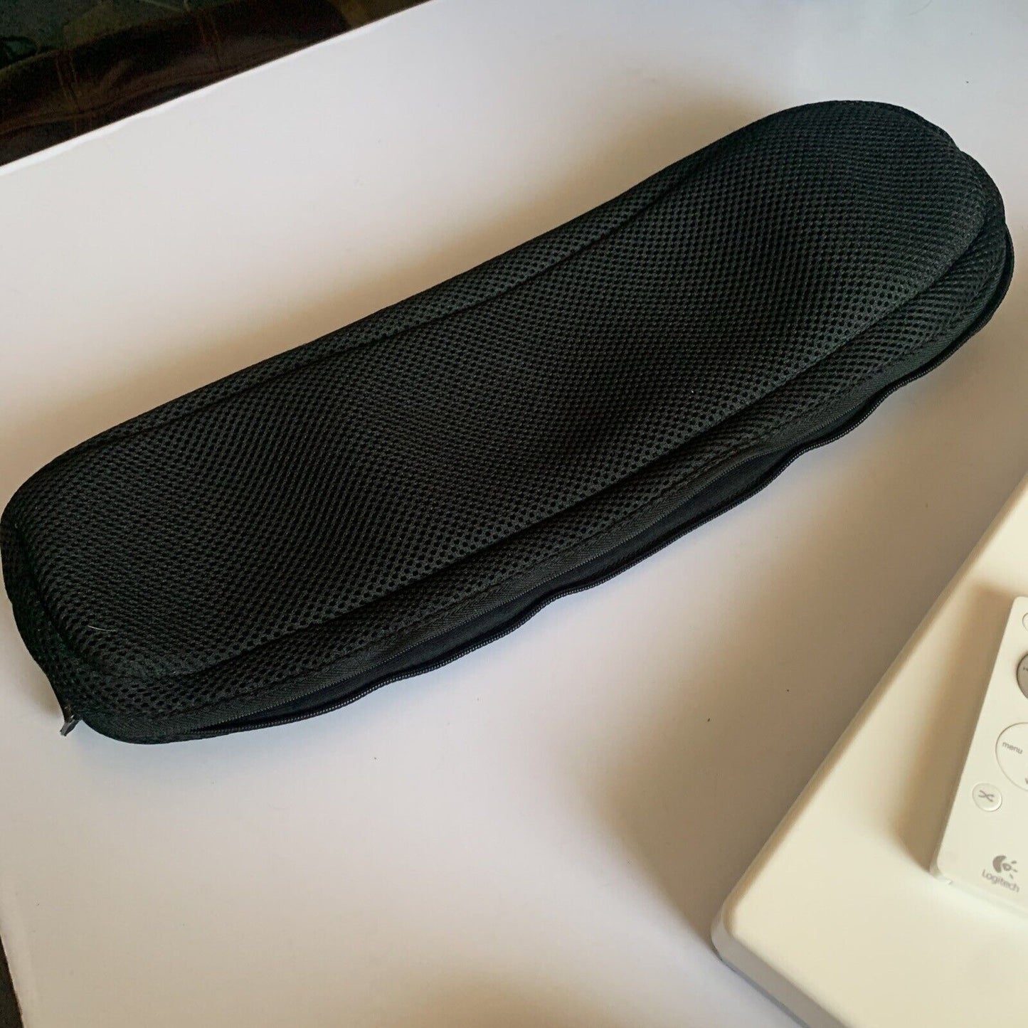 Logitech Pure-Fi Anywhere 2 Speaker iPod/iPhone 30 Pin 3.5mm + Remote White