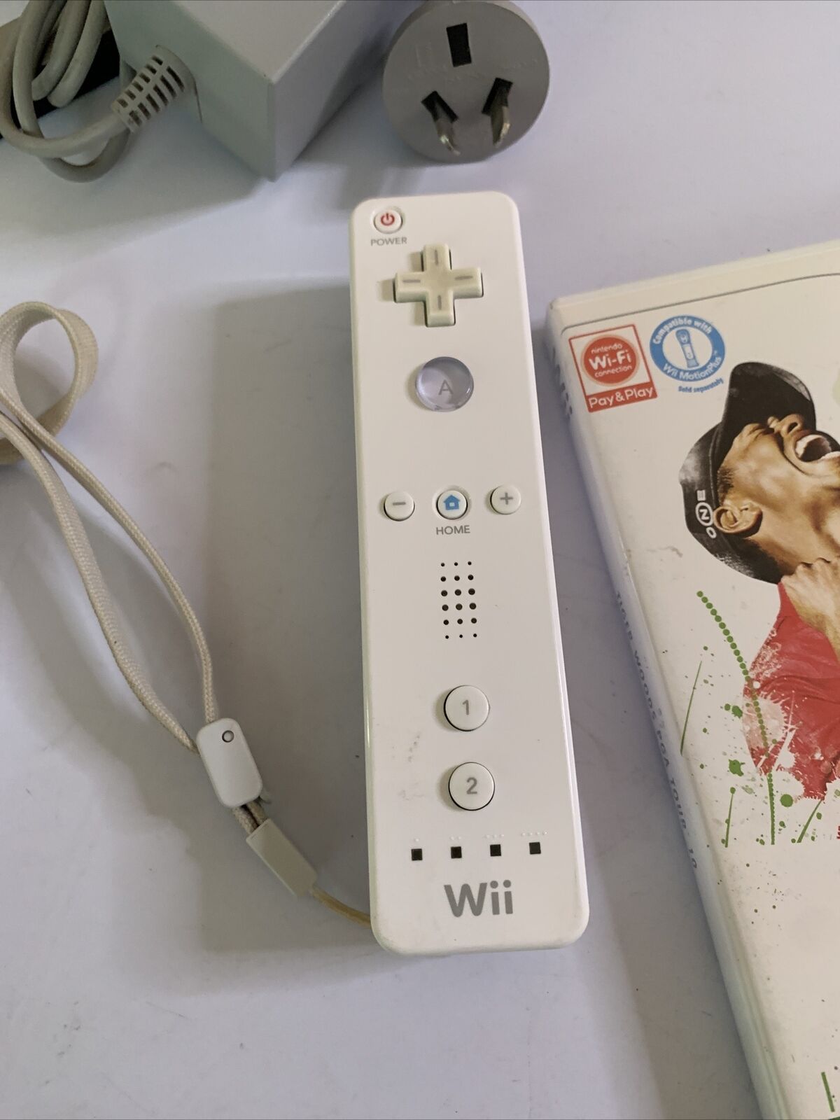 Nintendo Wii Console PAL Console White + Tiger Woods Game Controllers