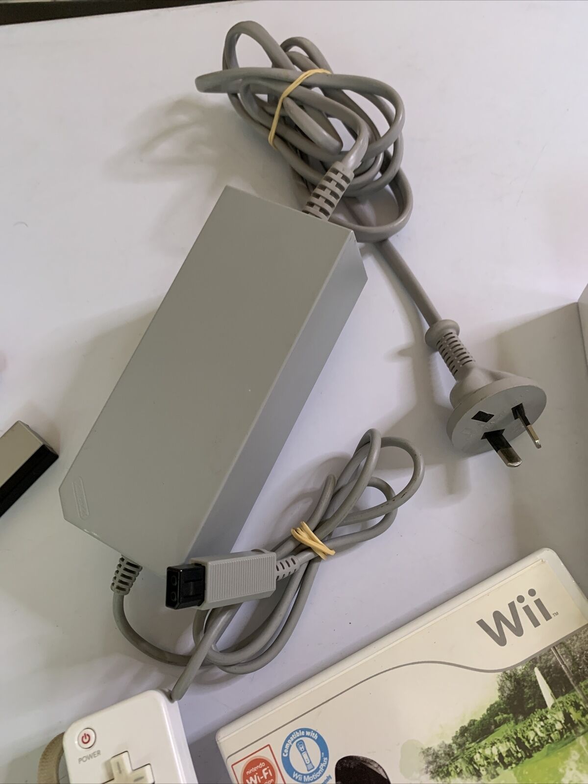 Nintendo Wii Console PAL Console White + Tiger Woods Game Controllers
