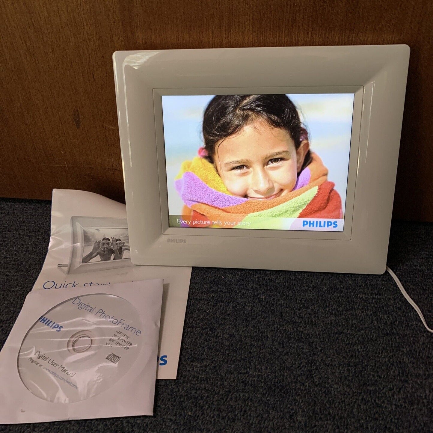 Philips 8” LCD Digital Photo Frame 8FF3FPW