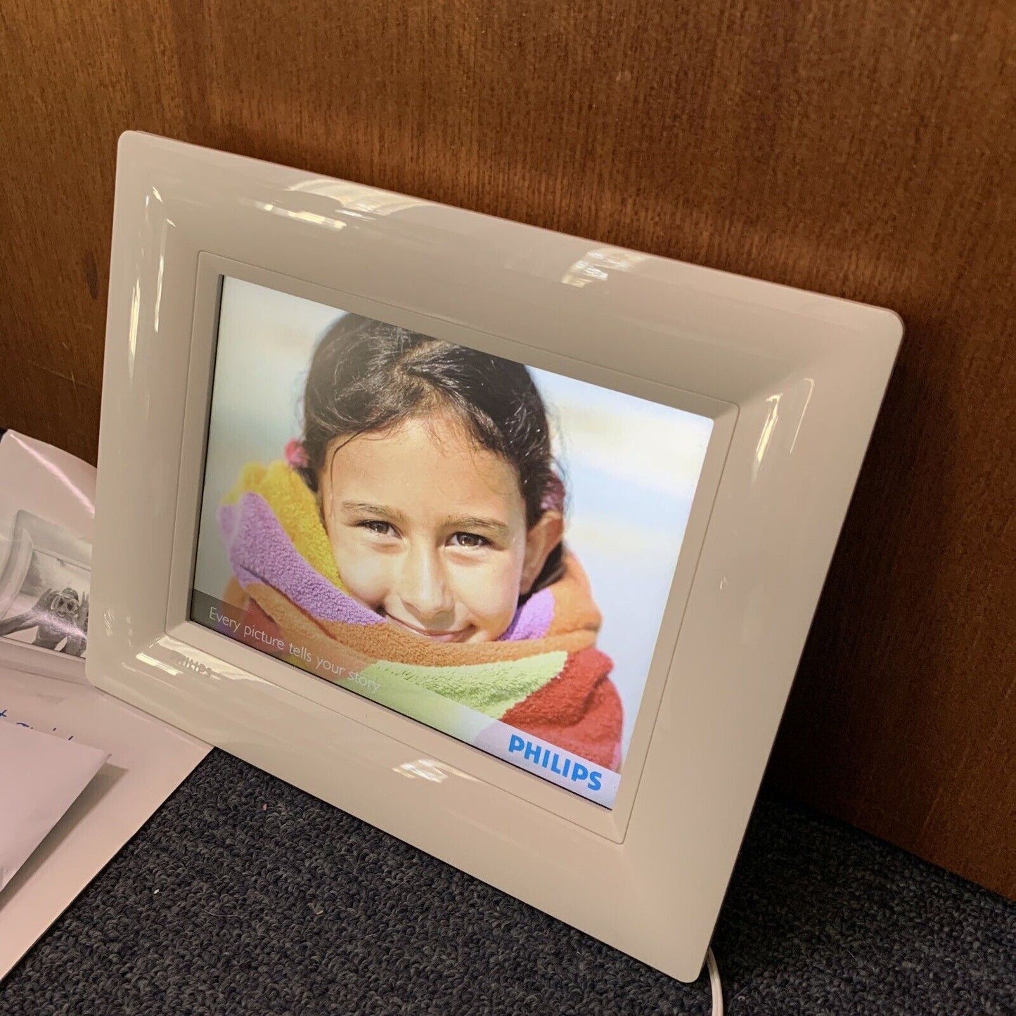 Philips 8” LCD Digital Photo Frame 8FF3FPW