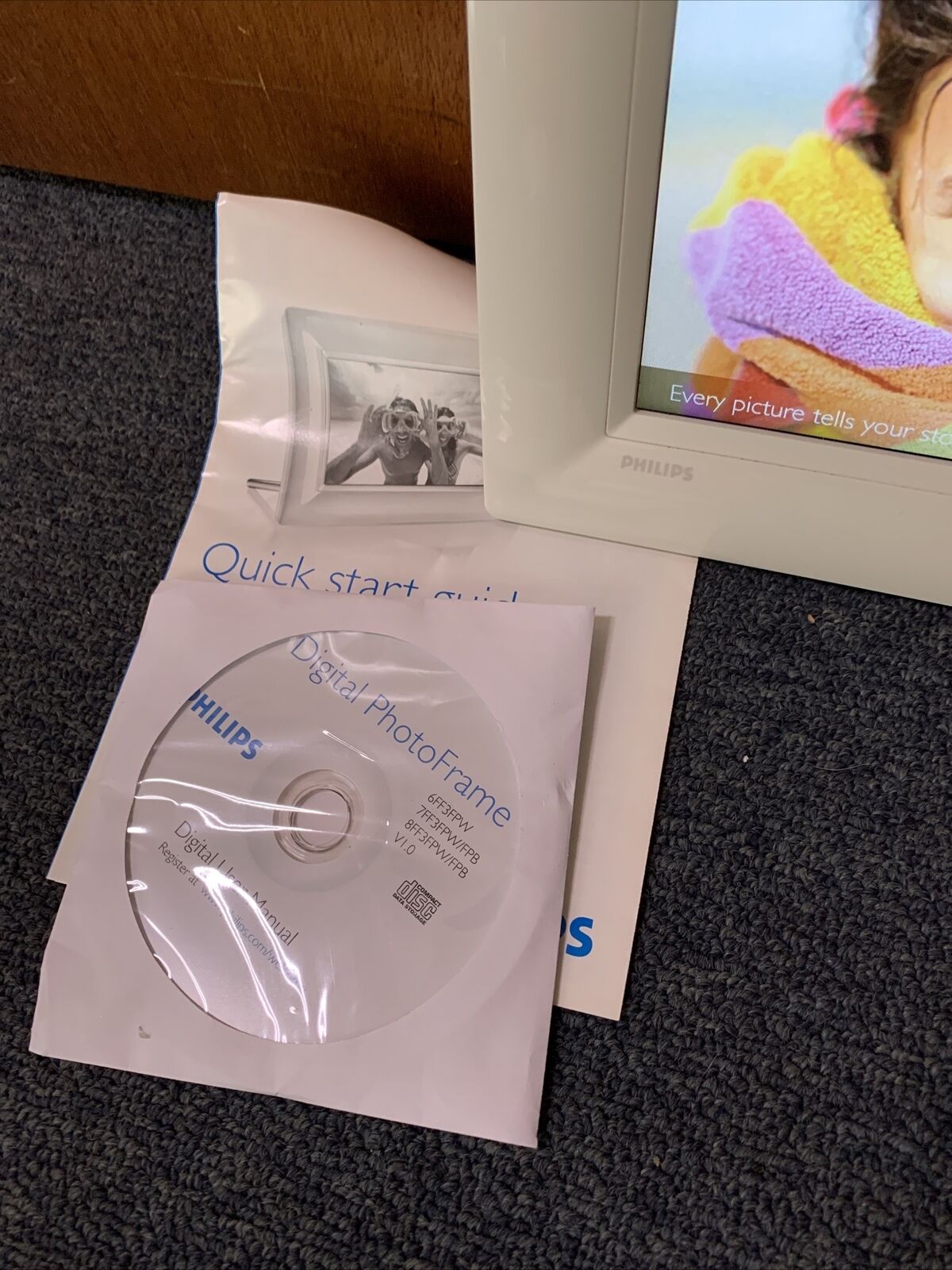 Philips 8” LCD Digital Photo Frame 8FF3FPW