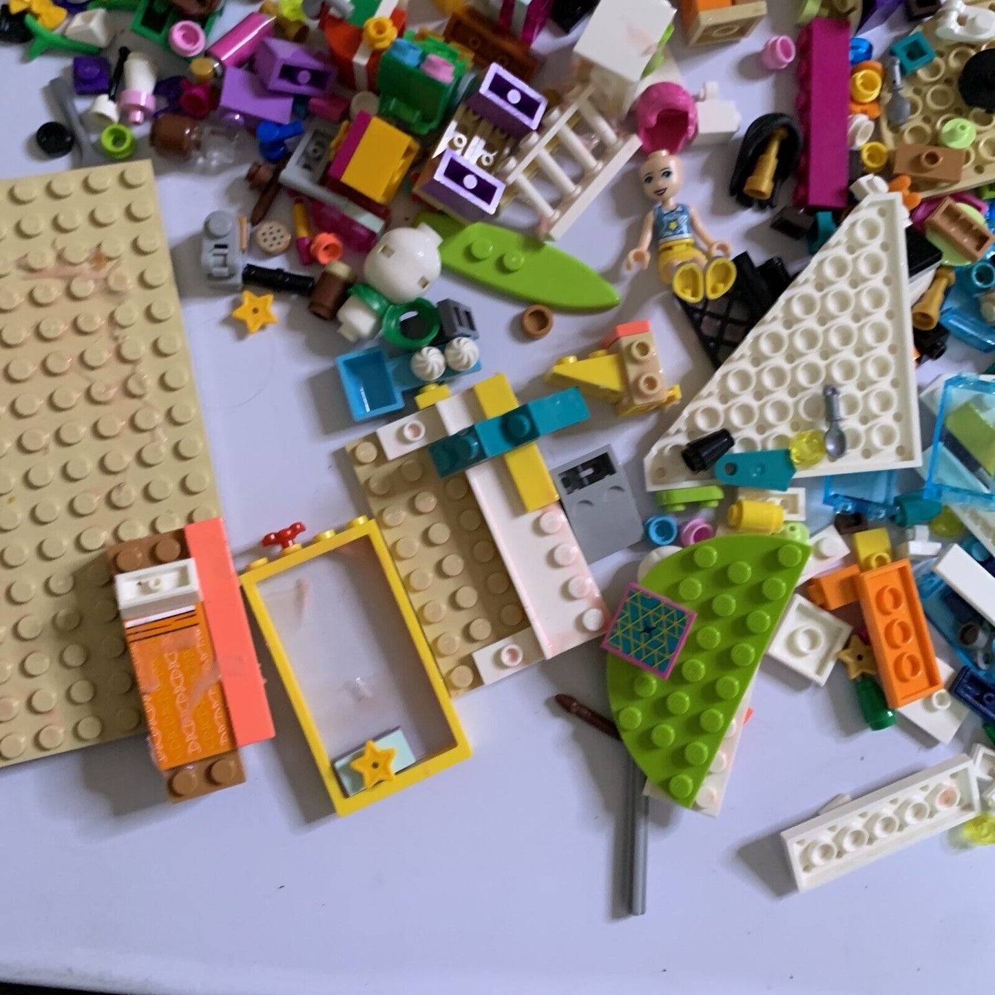 LEGO FRIENDS: Heartlake City Hair Salon (41391) Incomplete Uncounted