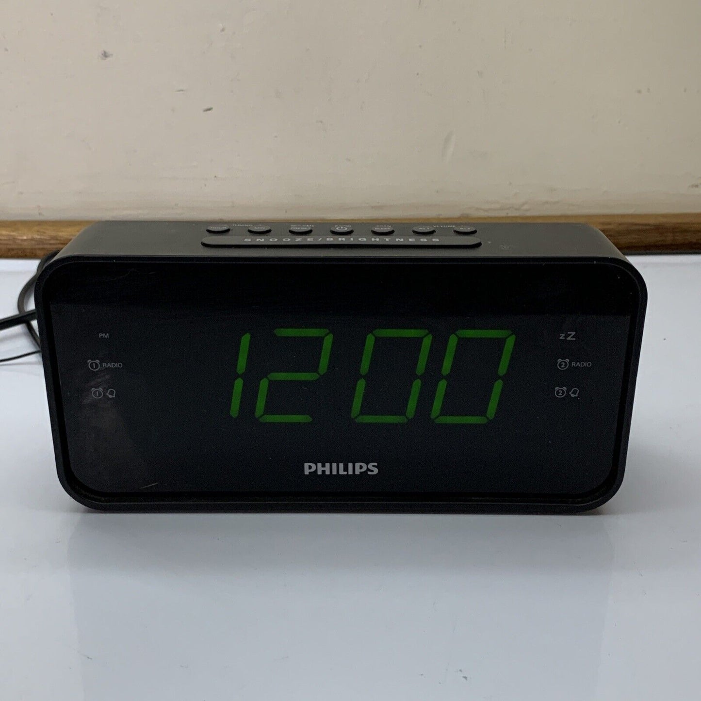 Philips AJ3232B/79 Big Display Snooze Alarm Clock AM/FM Radio