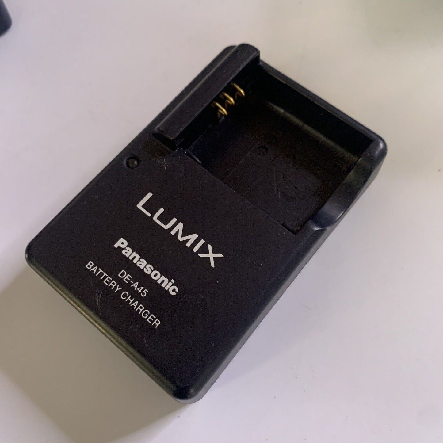 Genuine Panasonic Lumix DE-A45 Battery Charger for CGA-S007 CGA-S007E CGR-S007
