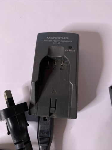 Genuine Olympus Li-ion Battery Charger LI-10C + Genuine Olympus LI-10B Battery