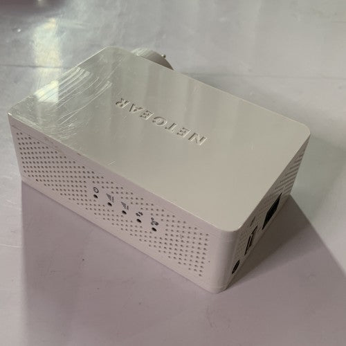 NETGEAR Universal Dual Band WiFi Extender Repeater Wall Plug  WN3500RP