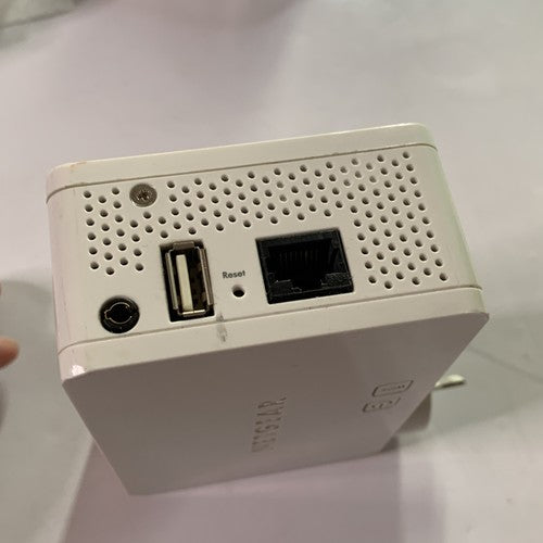 NETGEAR Universal Dual Band WiFi Extender Repeater Wall Plug  WN3500RP
