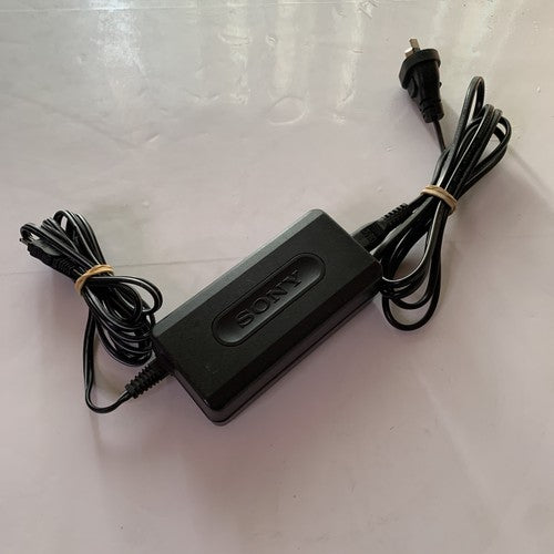 Genuine Sony AC-L10A Camera Charger For Handycam Cyber-shot Camera 8.4V 1.5A
