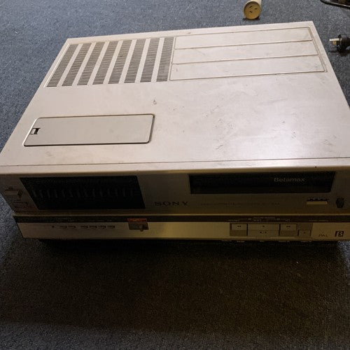 Sony Betamax Video Cassette Recorder and Player VCR SL-C6AS PAL Untested