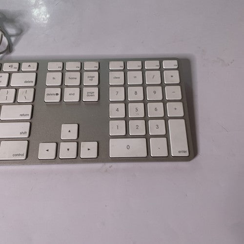 Apple Aluminum Keyboard with Numeric Keypad With Dual 2x USB Output  A1243