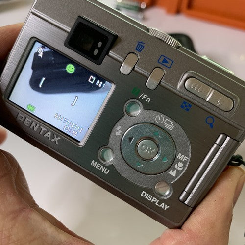 Pentax Optio S30 3.2 MP Point & Shoot Digital Camera w 2GB SD Card with Case